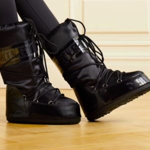 BLACK MOON BOOT
